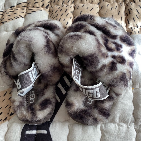 UGG Toddlers Fluff slippers - Picture 1 of 4